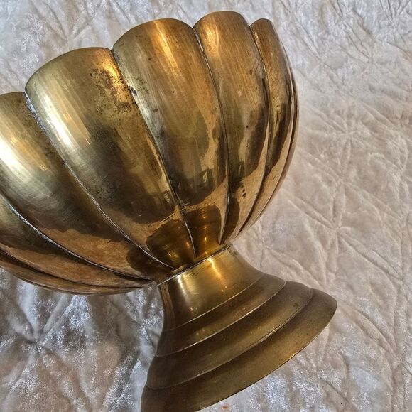 Vintage Decorative Brass Scallop Edge Pedestal Dish. Catch all Bowl - Picture 9 of 16